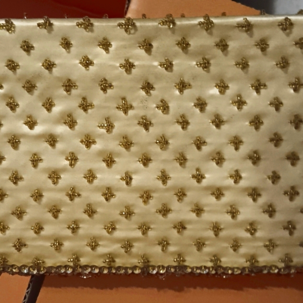 Vintage C. 1970s Eggshell Silk/Gold Beaded/Sequined Envelope Bag